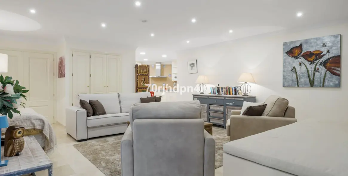 Sale of detached villa in Benahavís 43