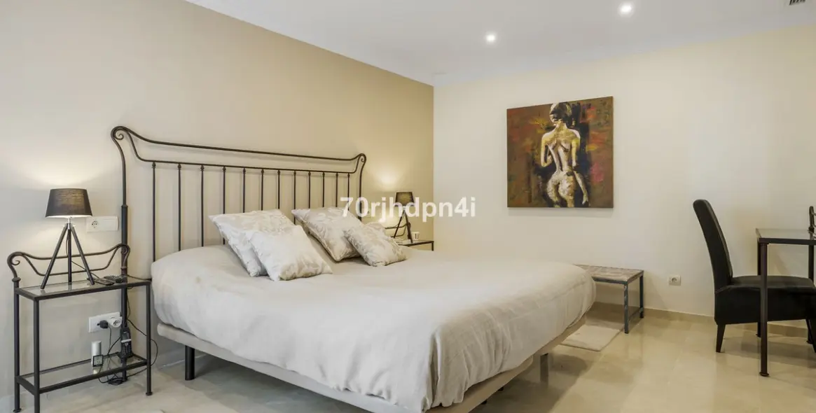 Sale of detached villa in Benahavís 46