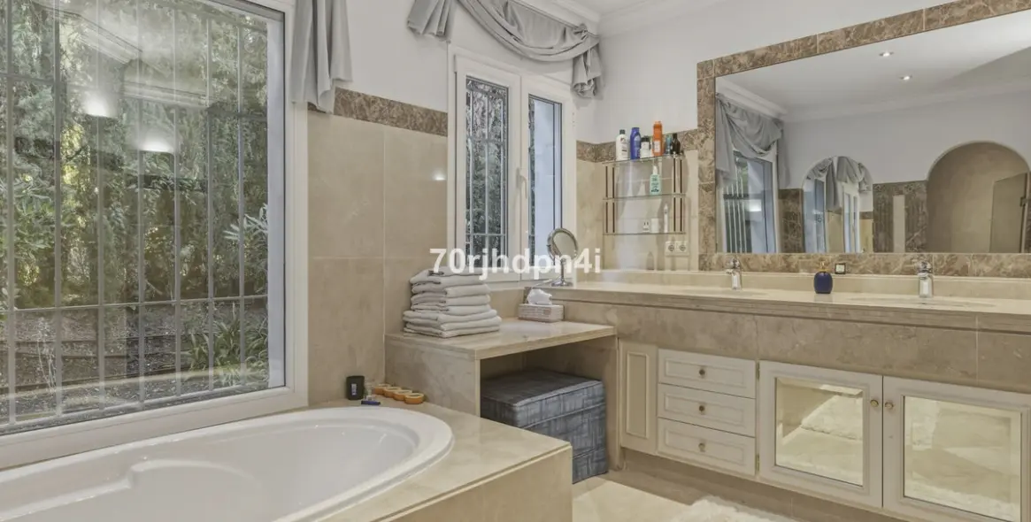 Sale of detached villa in Benahavís 48