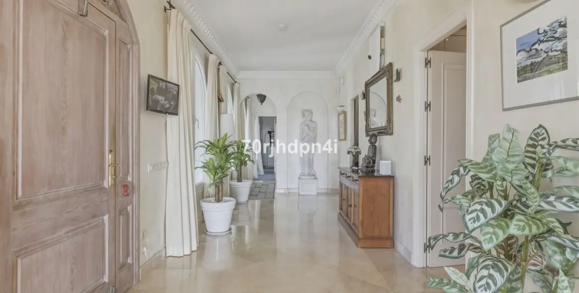 Sale of detached villa in Benahavís 53