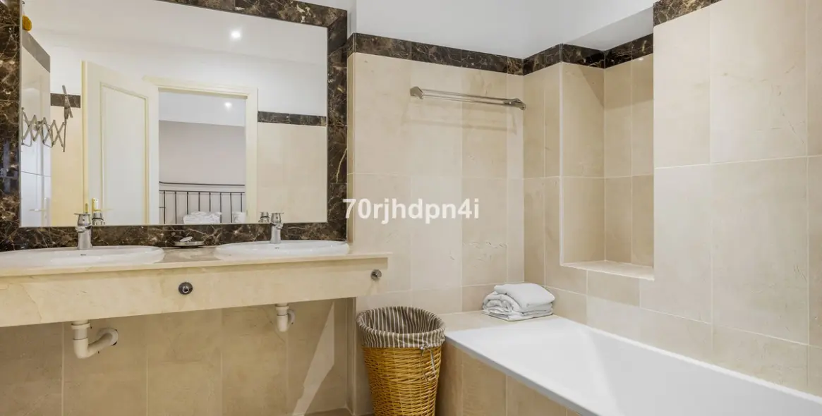 Sale of detached villa in Benahavís 66