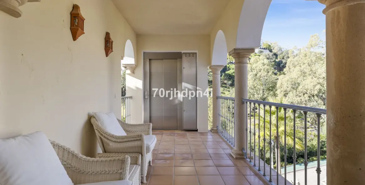 Sale of detached villa in Benahavís 77