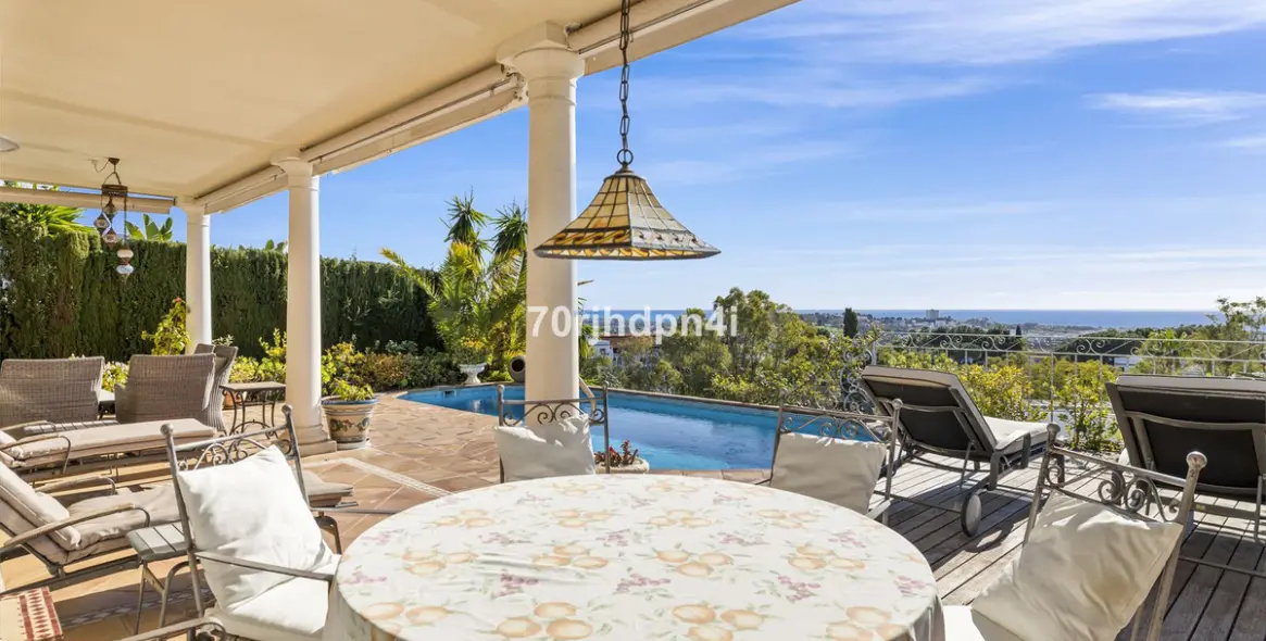 Sale of detached villa in Benahavís 93