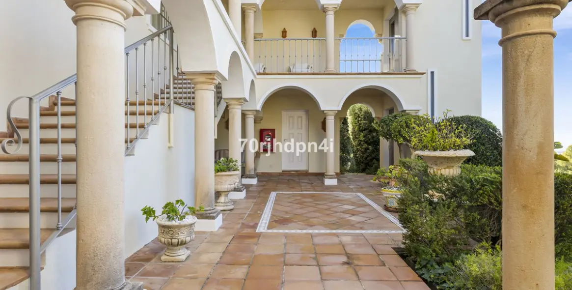 Sale of detached villa in Benahavís 95