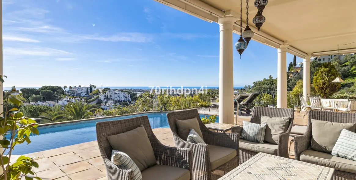 Sale of detached villa in Benahavís 111