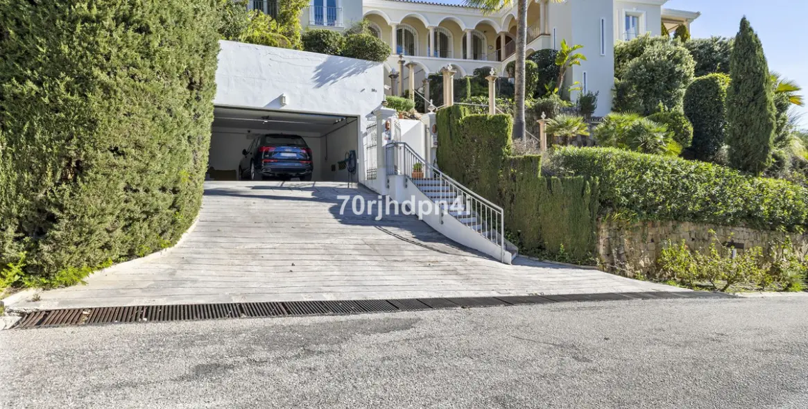 Sale of detached villa in Benahavís 121