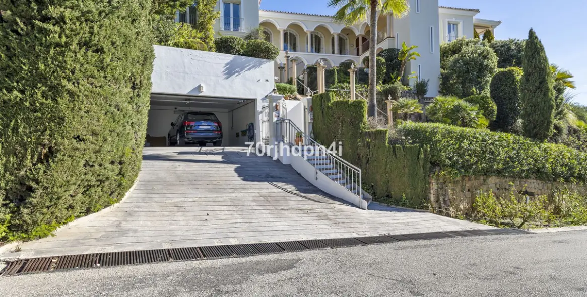 Sale of detached villa in Benahavís 123