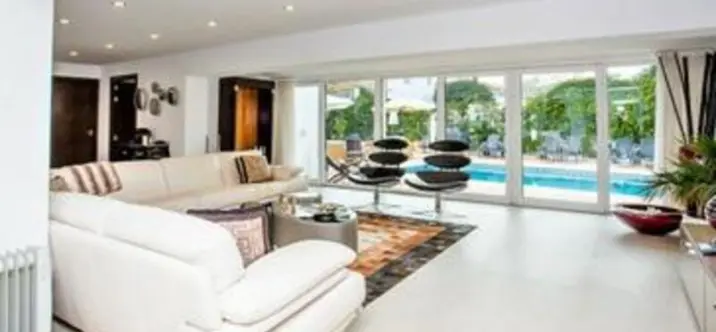 Sale of detached villa in San Pedro de Alcántara 1