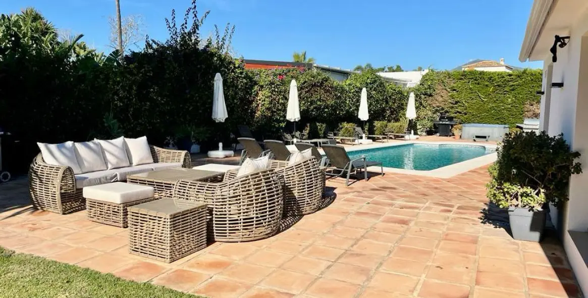 Sale of detached villa in San Pedro de Alcántara 31