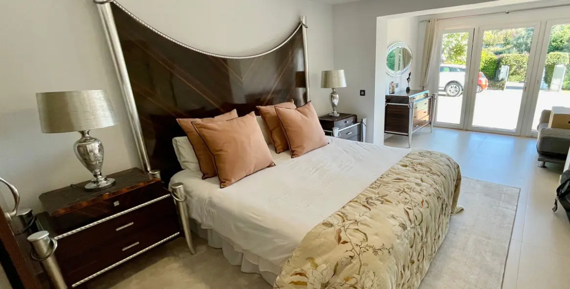 Sale of detached villa in San Pedro de Alcántara 45