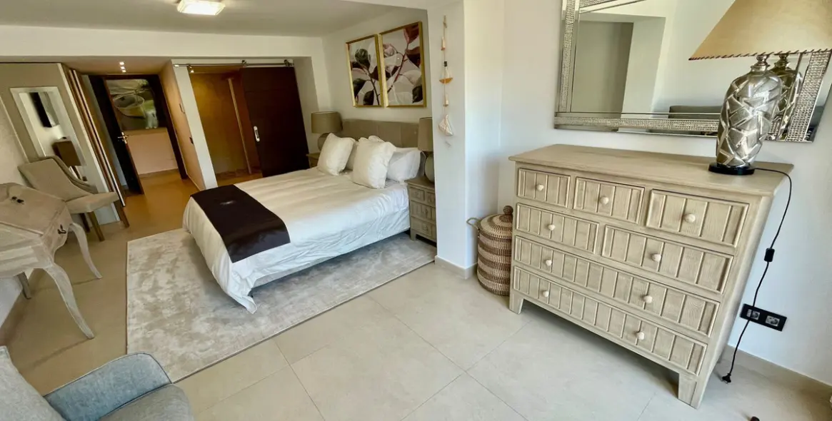 Sale of detached villa in San Pedro de Alcántara 53