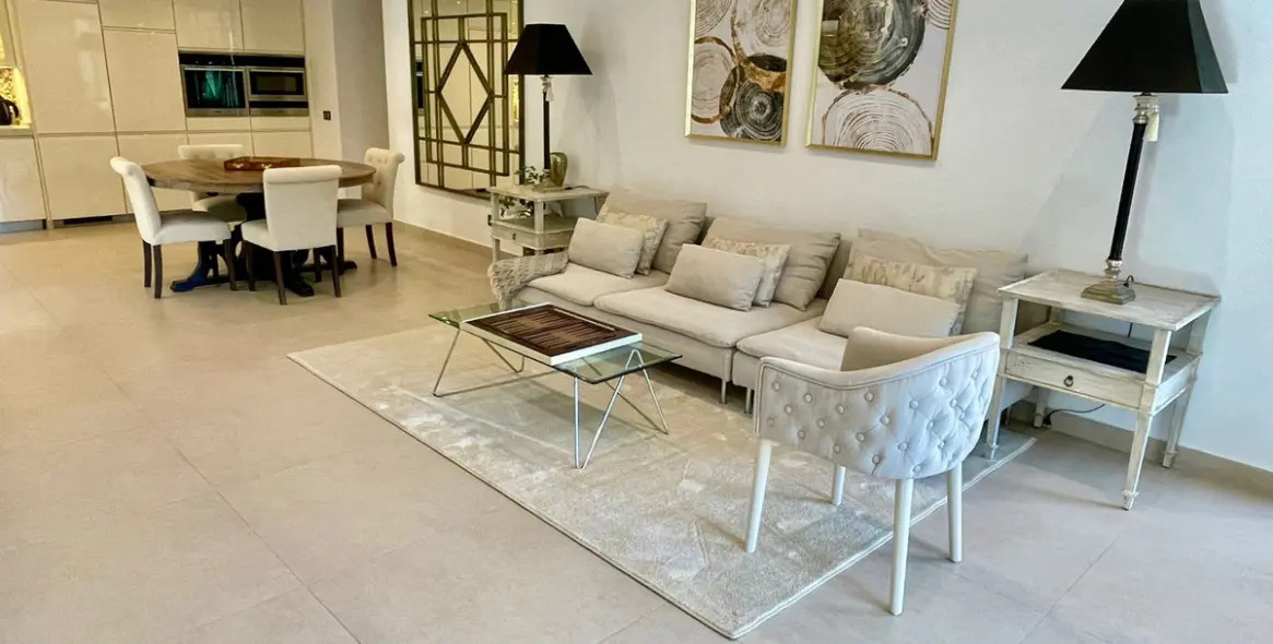 Sale of detached villa in San Pedro de Alcántara 61
