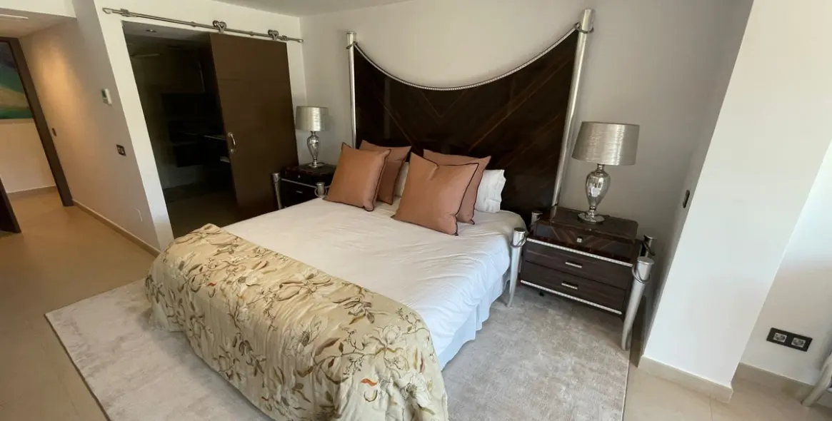 Sale of detached villa in San Pedro de Alcántara 71