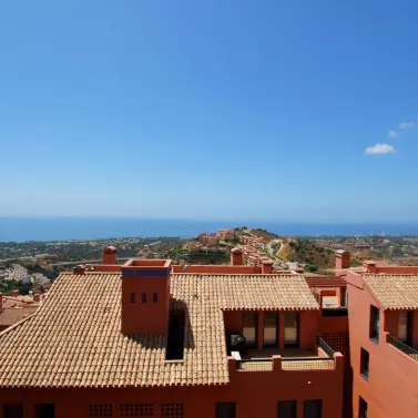 Long-term rent of middle floor apartment in Calahonda