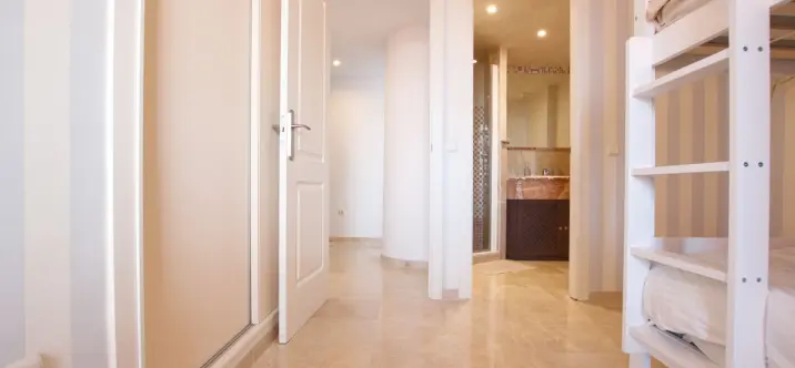 Long-term rent of middle floor apartment in Calahonda 4