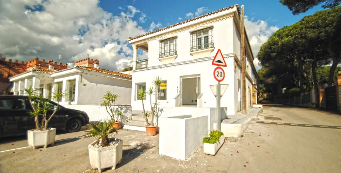 Долгосрочная аренда магазина в Elviria 5