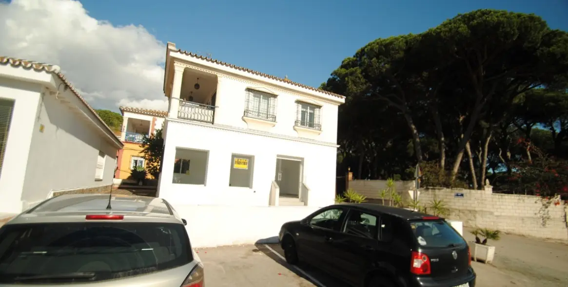 Долгосрочная аренда магазина в Elviria 6