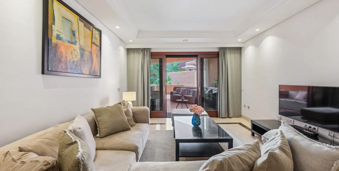Long-term rent of middle floor apartment in Estepona 4