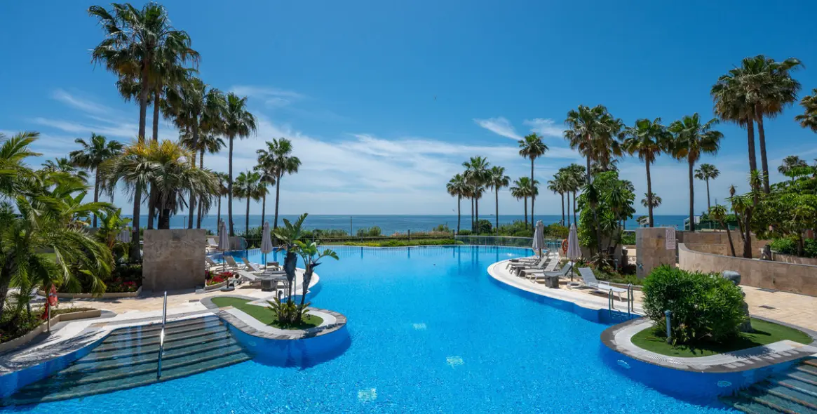 Long-term rent of middle floor apartment in Estepona 7