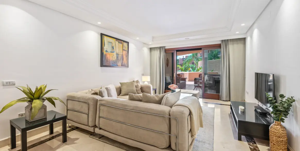 Long-term rent of middle floor apartment in Estepona 14