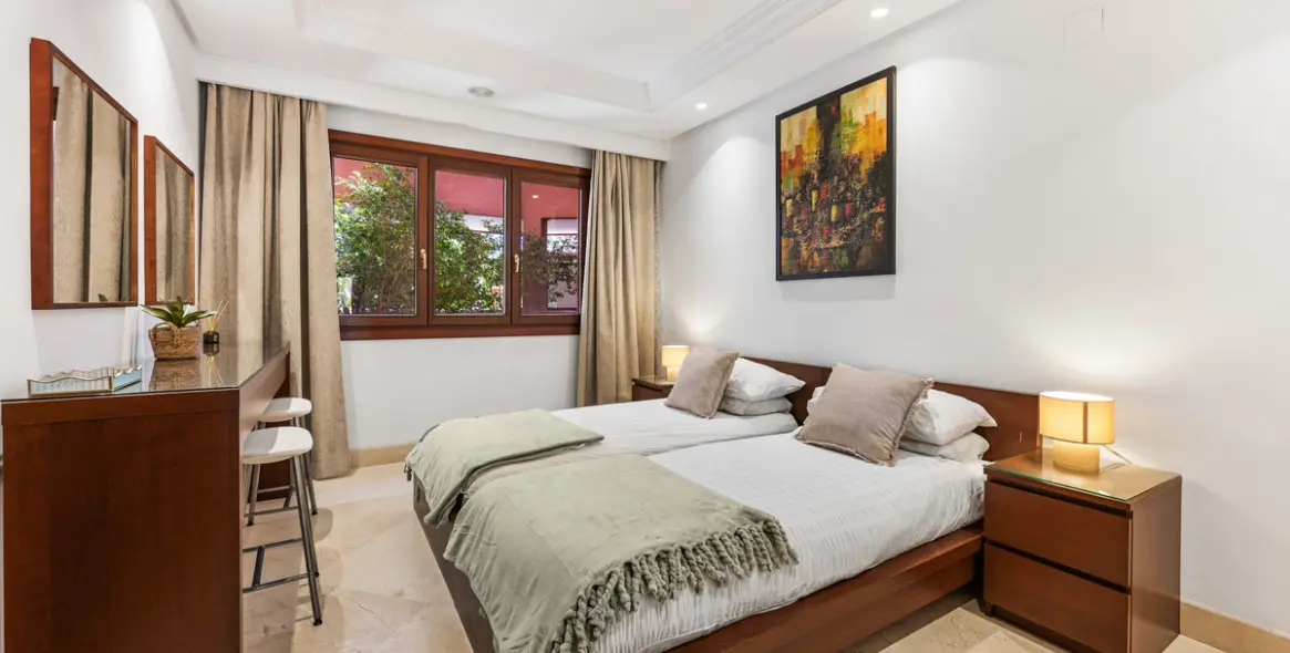 Long-term rent of middle floor apartment in Estepona 15