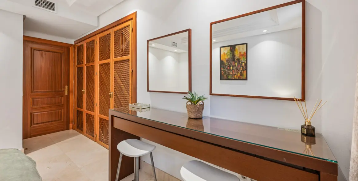 Long-term rent of middle floor apartment in Estepona 16