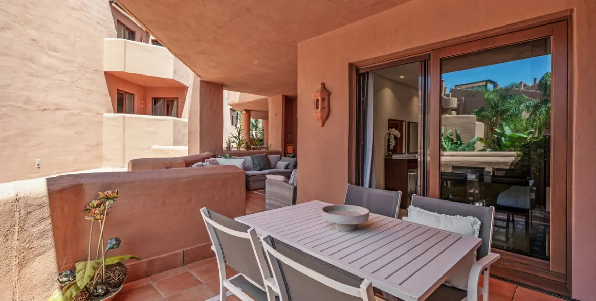 Long-term rent of middle floor apartment in Estepona 19