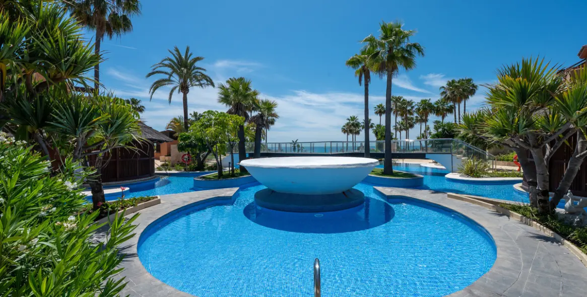 Long-term rent of middle floor apartment in Estepona 22