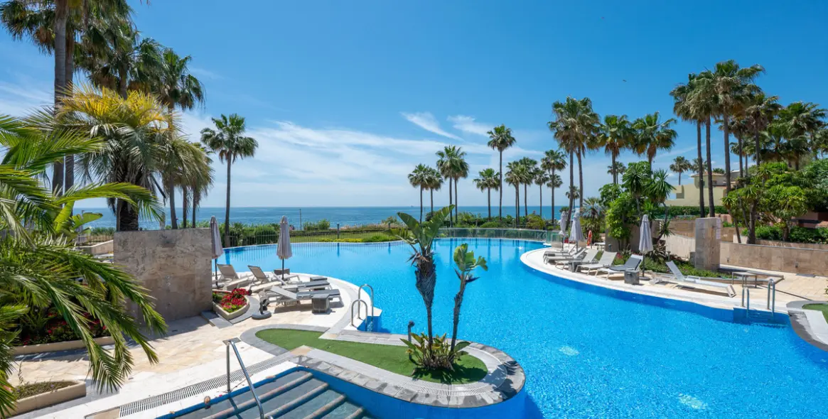 Long-term rent of middle floor apartment in Estepona 23
