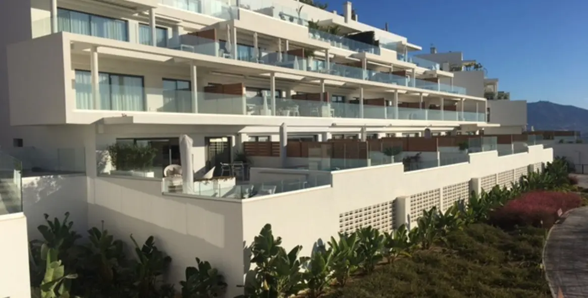 Долгосрочная аренда апартаментов на среднем этаже в Calanova Golf 21