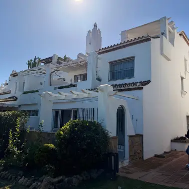 Alquiler a largo plazo de apartamento en planta baja en Marbella