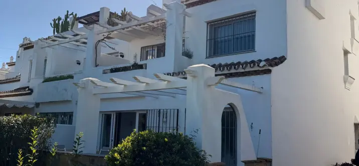 Alquiler a largo plazo de apartamento en planta baja en Marbella 0