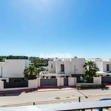 Long-term rent of townhouse in El Paraiso
