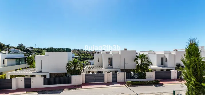 Long-term rent of townhouse in El Paraiso 0