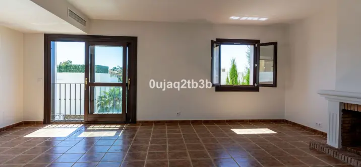 Long-term rent of townhouse in El Paraiso 1