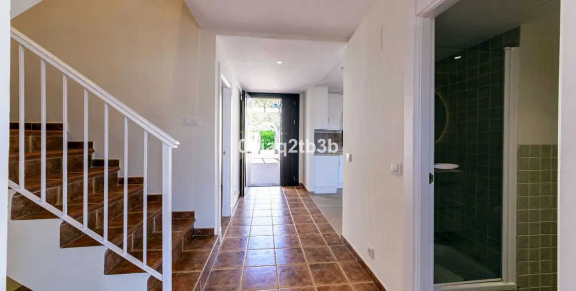Long-term rent of townhouse in El Paraiso 3