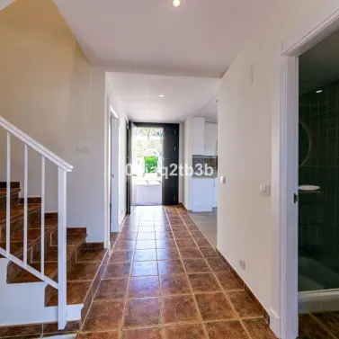 Long-term rent of townhouse in El Paraiso