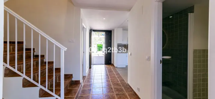 Long-term rent of townhouse in El Paraiso 2
