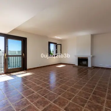 Long-term rent of townhouse in El Paraiso