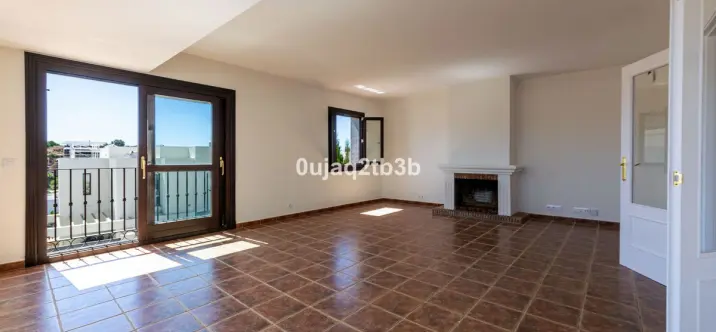 Long-term rent of townhouse in El Paraiso 3
