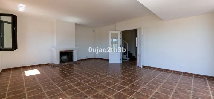 Long-term rent of townhouse in El Paraiso 4