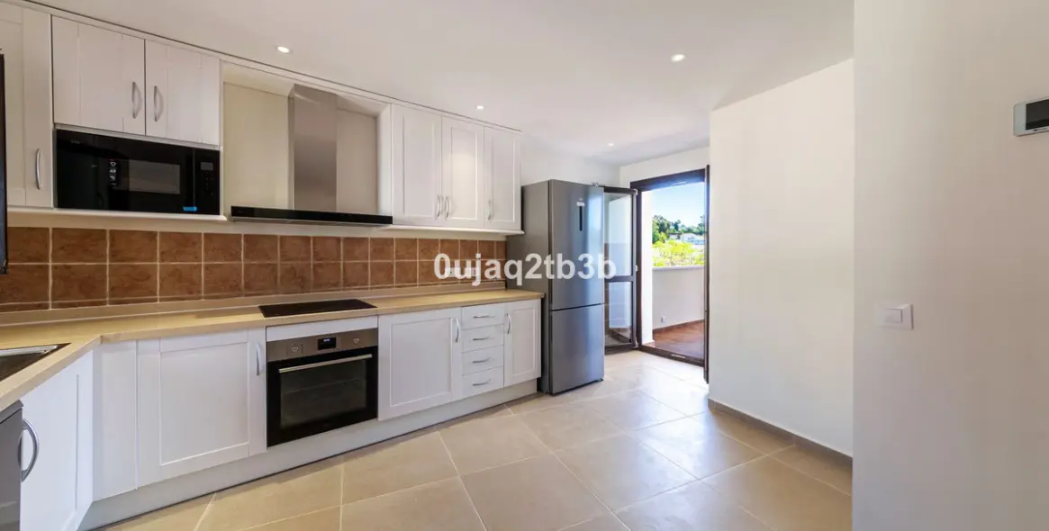 Long-term rent of townhouse in El Paraiso 7