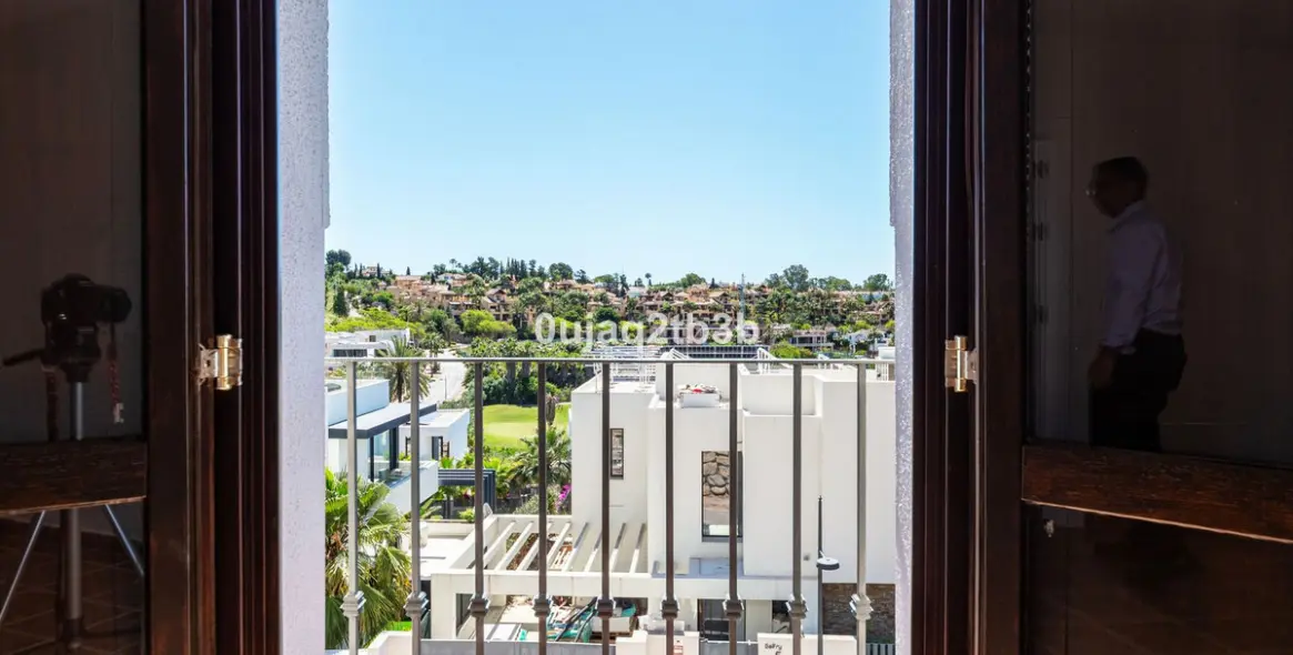 Long-term rent of townhouse in El Paraiso 15