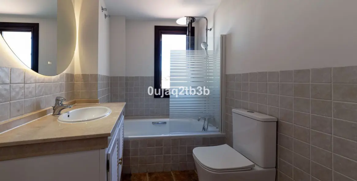Long-term rent of townhouse in El Paraiso 21