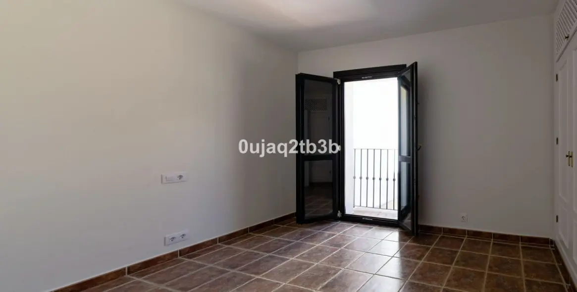 Long-term rent of townhouse in El Paraiso 22