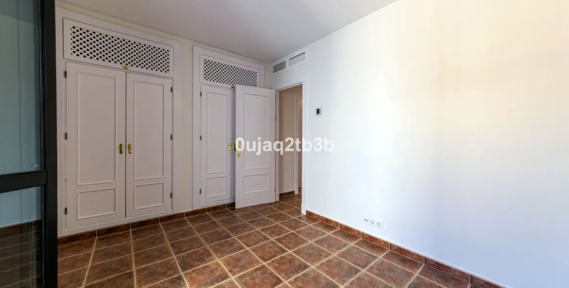 Long-term rent of townhouse in El Paraiso 23