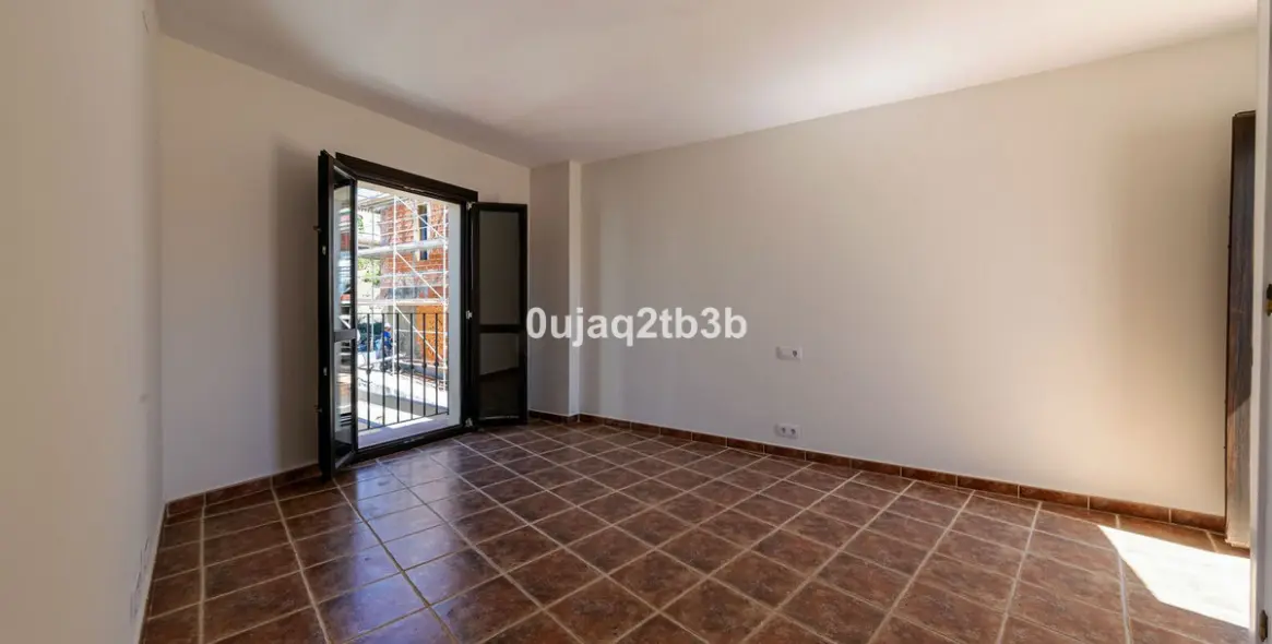 Long-term rent of townhouse in El Paraiso 24