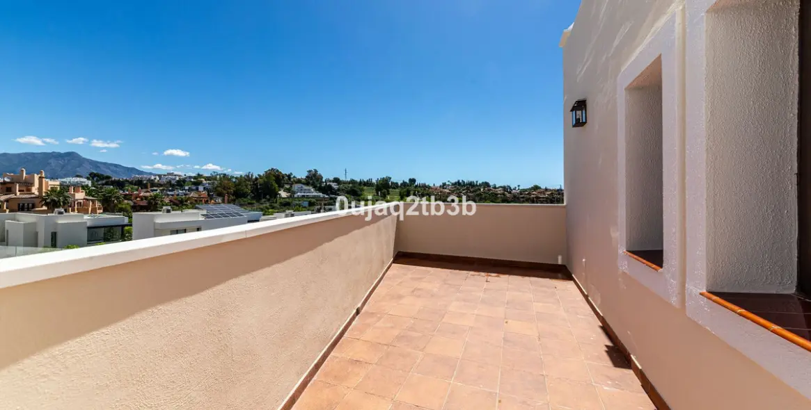 Long-term rent of townhouse in El Paraiso 26