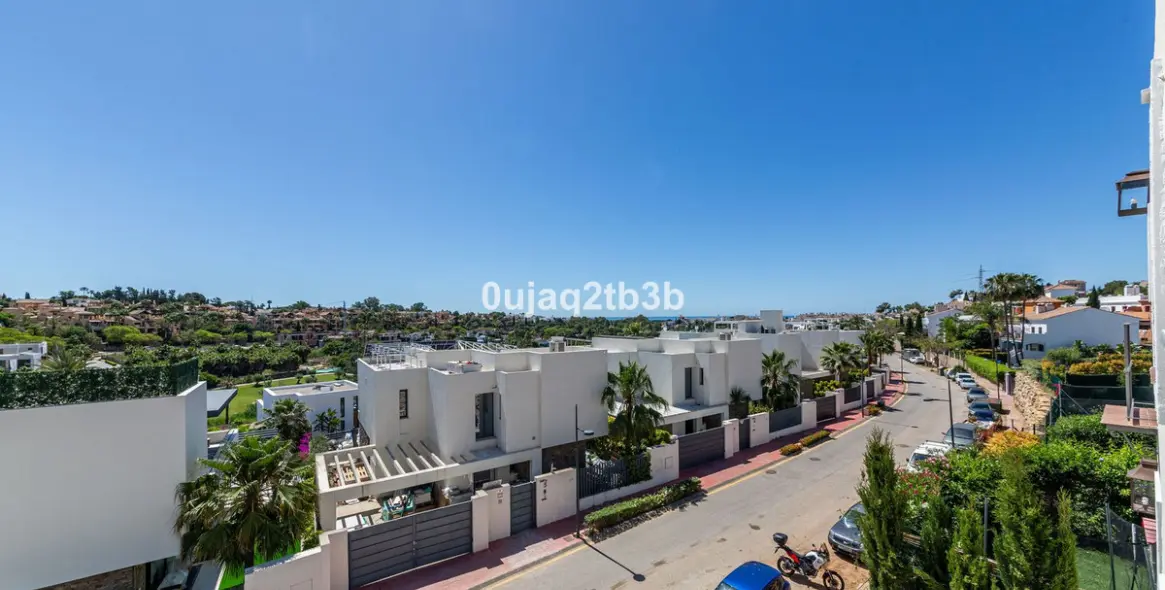 Long-term rent of townhouse in El Paraiso 28