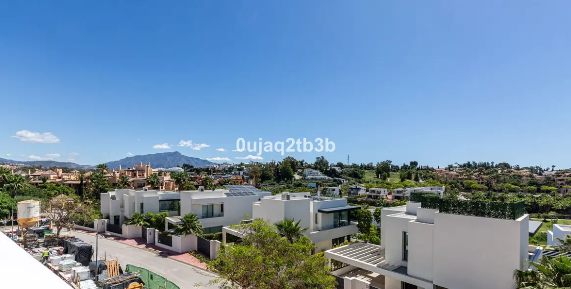 Long-term rent of townhouse in El Paraiso 31